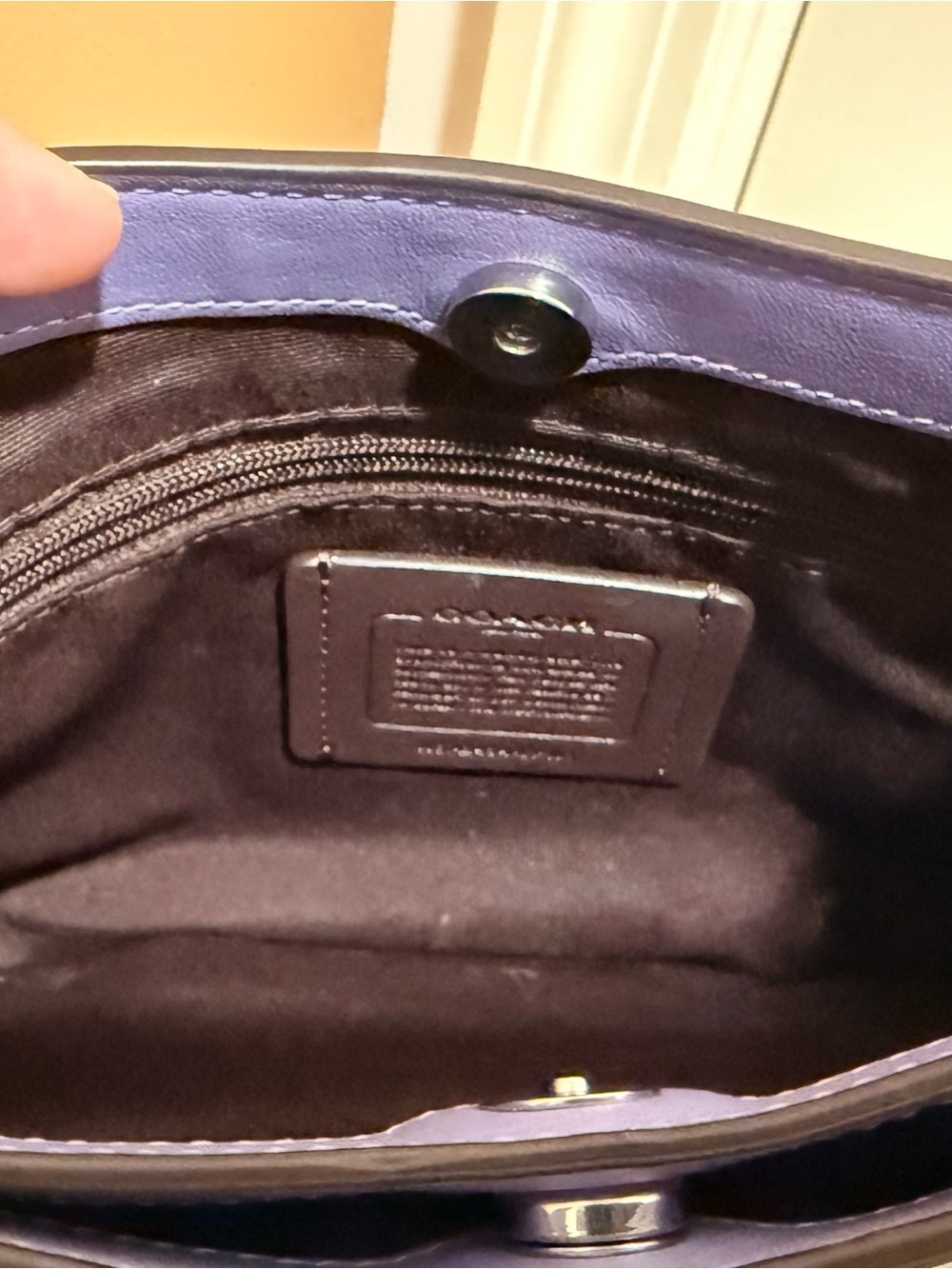 Coach Violet Leather Shoulder Bag with Adjustable Strap - Picture 3 of 4